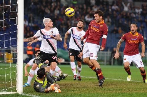 Totti gol 490x330 Munoz a terra