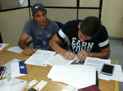 danilo-ortiz-firma-contratto