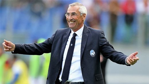 ROME, ITALY - APRIL 19: Atalanta BC head coach Edoardo Reja gestures during the Serie A match between AS Roma and Atalanta BC at Stadio Olimpico on April 19, 2015 in Rome, Italy. (Photo by Paolo Bruno/Getty Images)